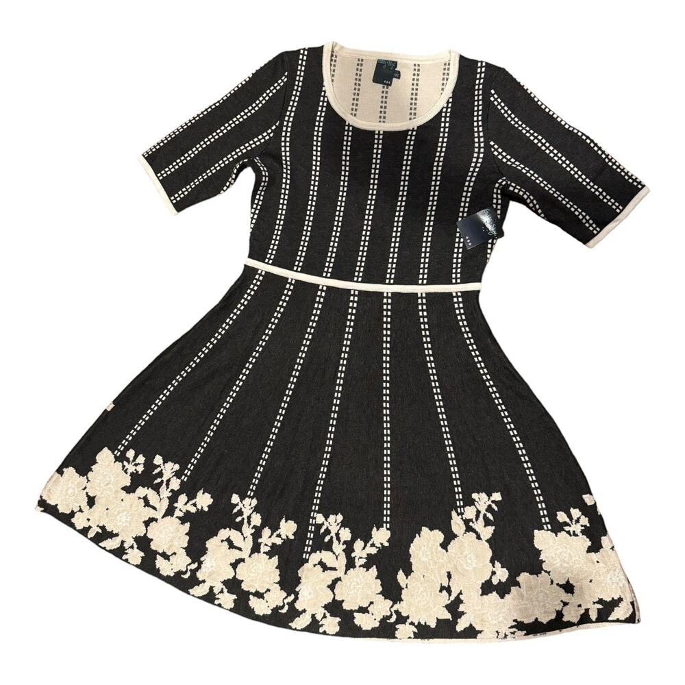 NWT Gabby Skye Knit Gray & White dress with flows at the bottom hem size large - Picture 7 of 10